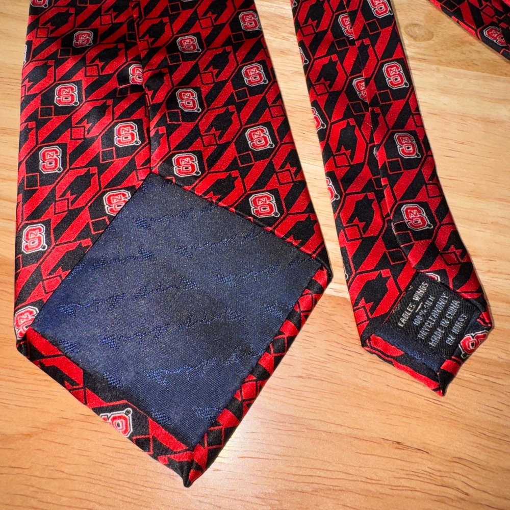 NC State Wolfpack Men Red Black Silk Nexus Geometric Necktie Eagles Wings - Picture 5 of 8